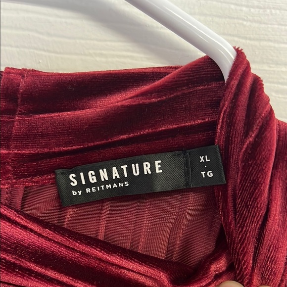 Reitman’s Elegant Burgundy Sleeveless Top - Picture 3 of 4